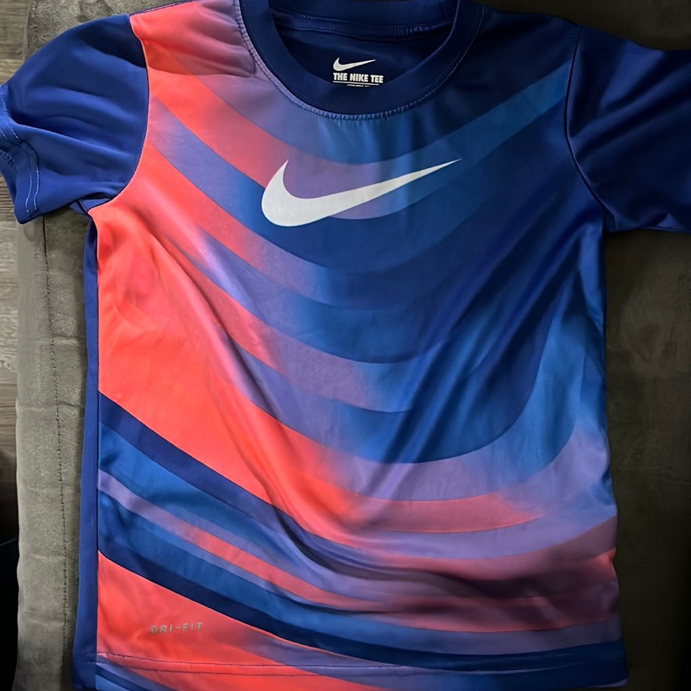 Boys Nike dri-fit size 6